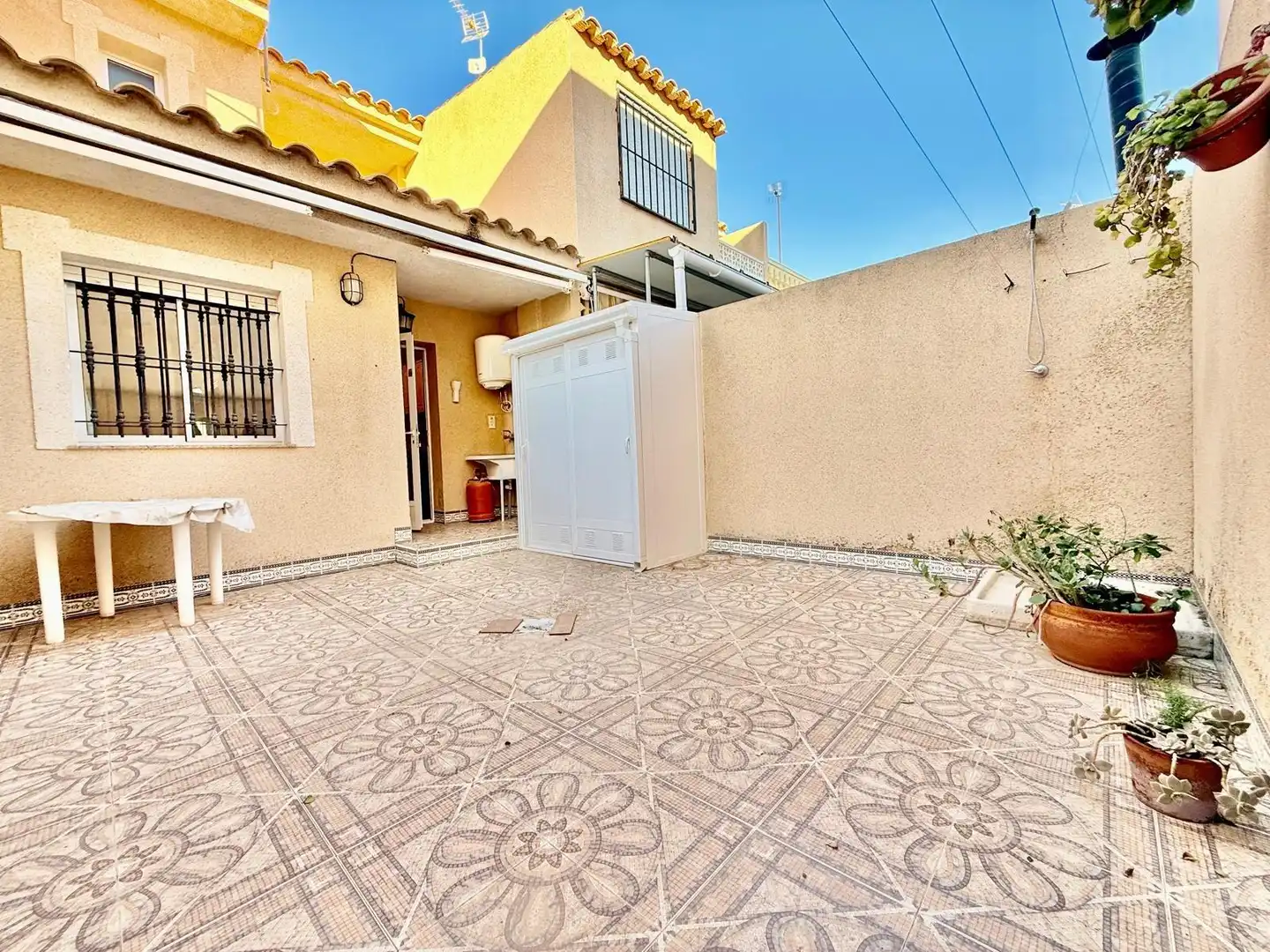 Vista exterior de Casa adosada en venta en Pilar de la Horadada con Aire acondicionado, Calefacción y Jardín privado
