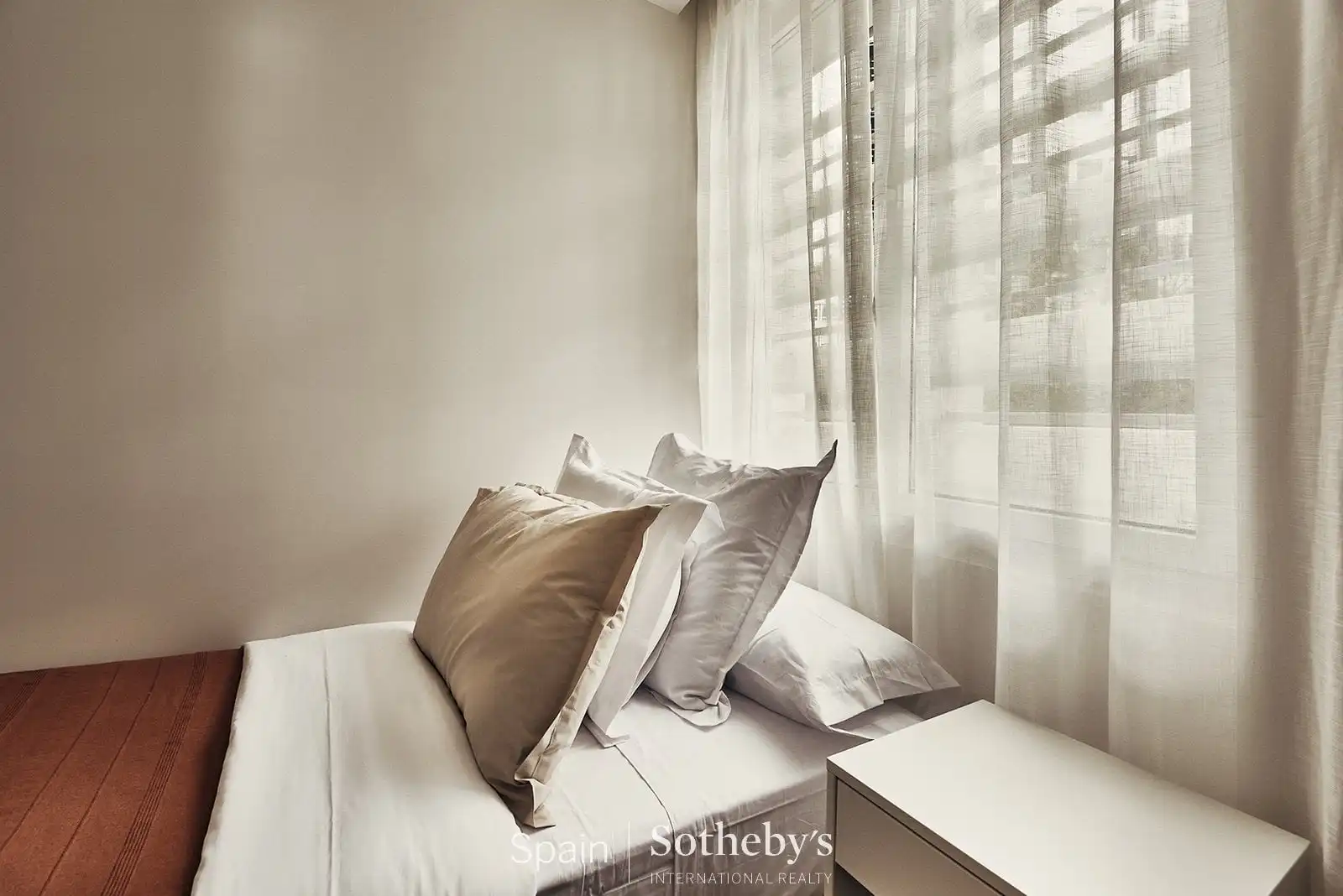 Bedroom of Apartments for sale in Madrid  with Air Conditioner, Heating and Terrace