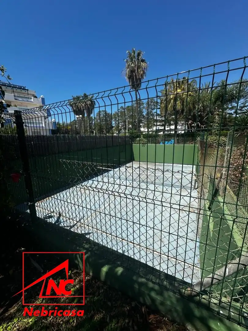 Piscina de Piso de alquiler en Rota con Terraza, Piscina y Amueblado