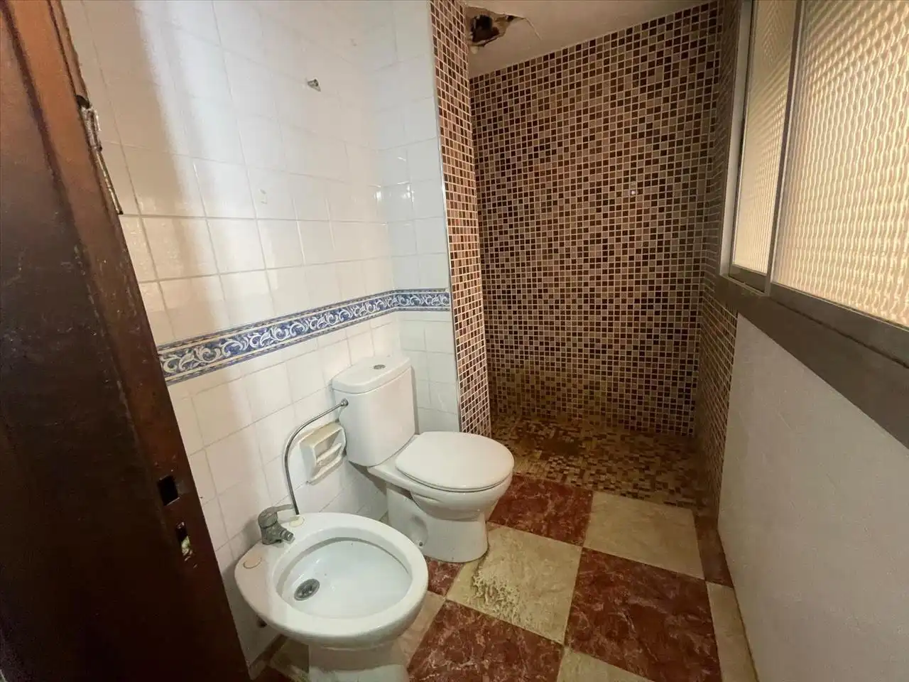 Baño de Piso en venta en Linares con Balcón