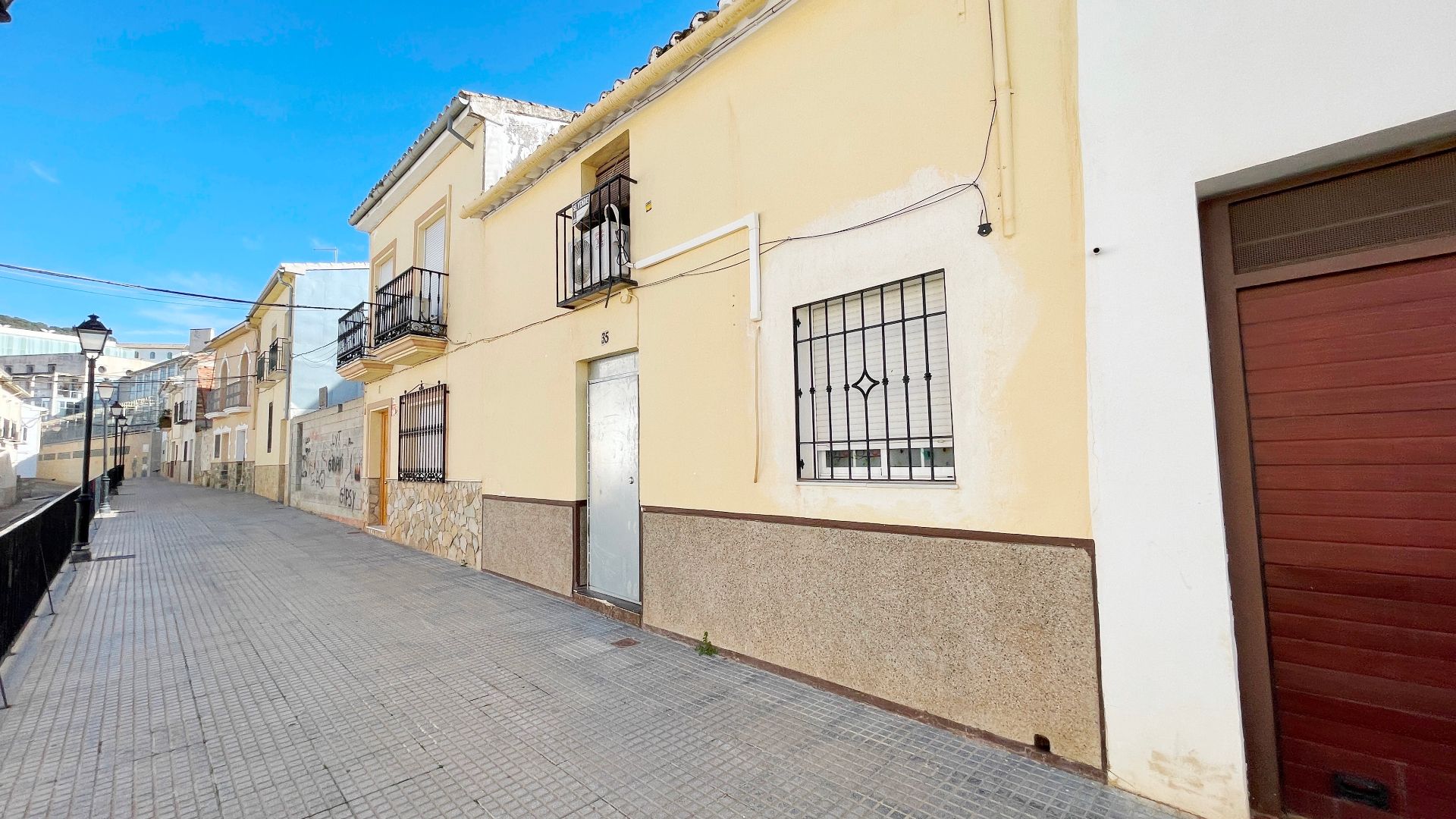 Vista exterior de Casa adosada en venda en Archidona amb Aire condicionat