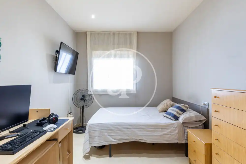 Piso en venta en Avinguda Cardenal Vicent Enrique I Tarancó, Piscinas