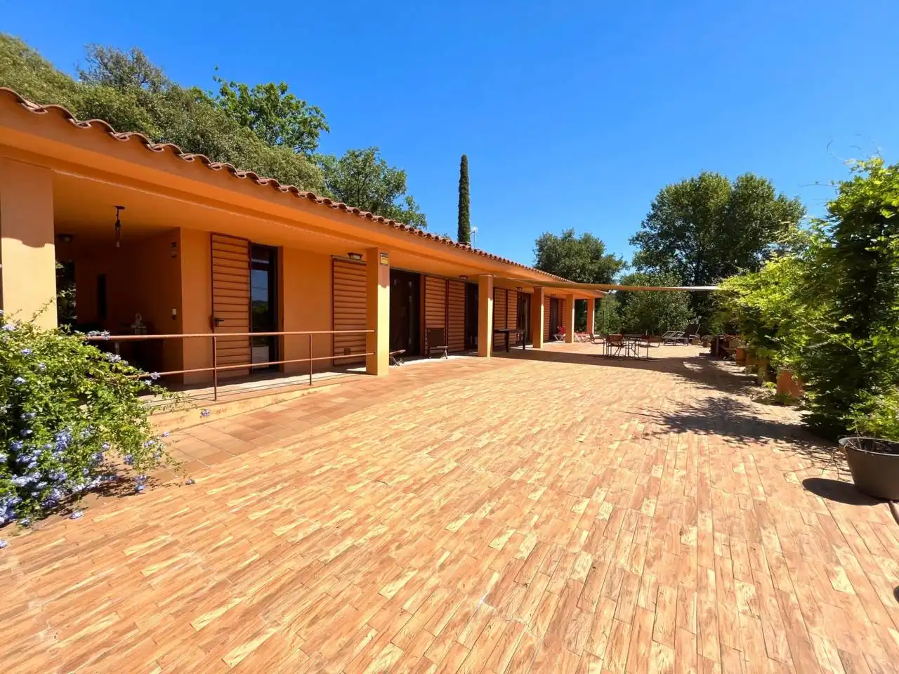 Außenansicht von Haus oder Chalet zum Verkauf in Bescanó mit Klimaanlage, Heizung und Privatgarten