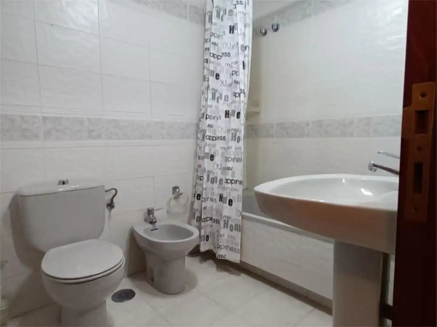 Baño de Piso de alquiler en Vigo  con Jardín privado, Parquet y Trastero