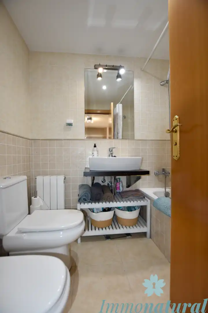 Baño de Ático en venta en Torrelles de Llobregat con Calefacción, Terraza y Trastero