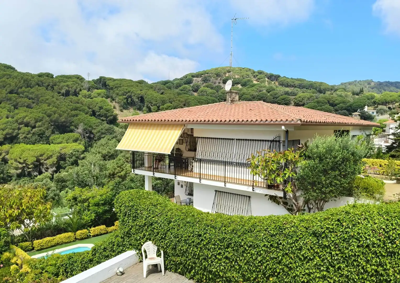 Vista exterior de Casa o xalet en venda en Calella amb Calefacció, Jardí privat i Terrassa