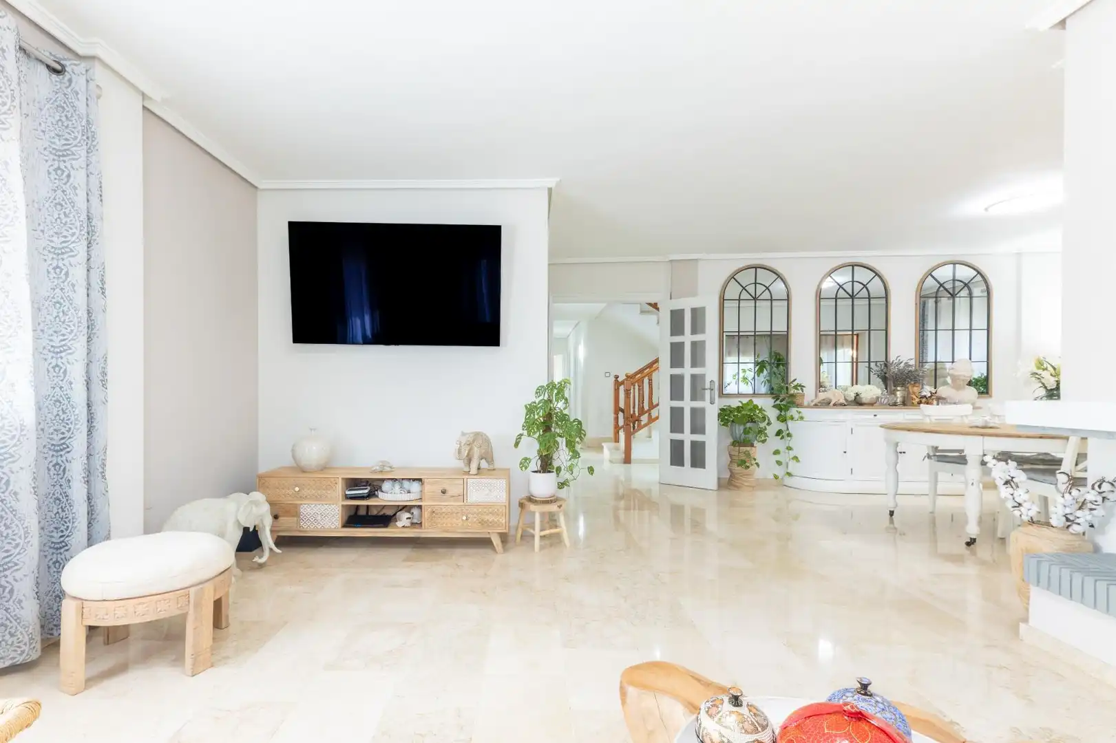 Sala d'estar de Casa o xalet en venda en Requena amb Jardí privat, Terrassa i Piscina