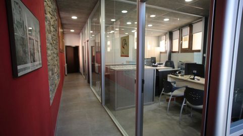 local con i sin muebles, manparas