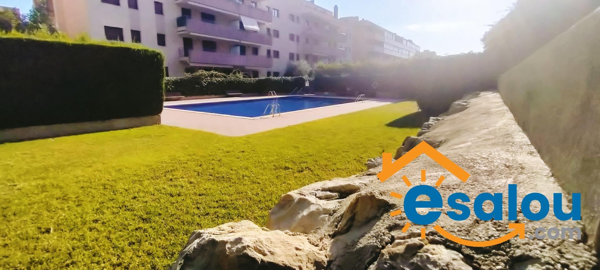 Piscina de Apartament en venda en Salou amb Aire condicionat, Terrassa i Piscina comunitària