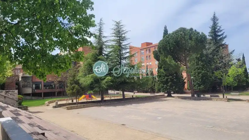 Aparcament de Casa o xalet en venda en Segovia amb Calefacció, Parquet i Terrassa