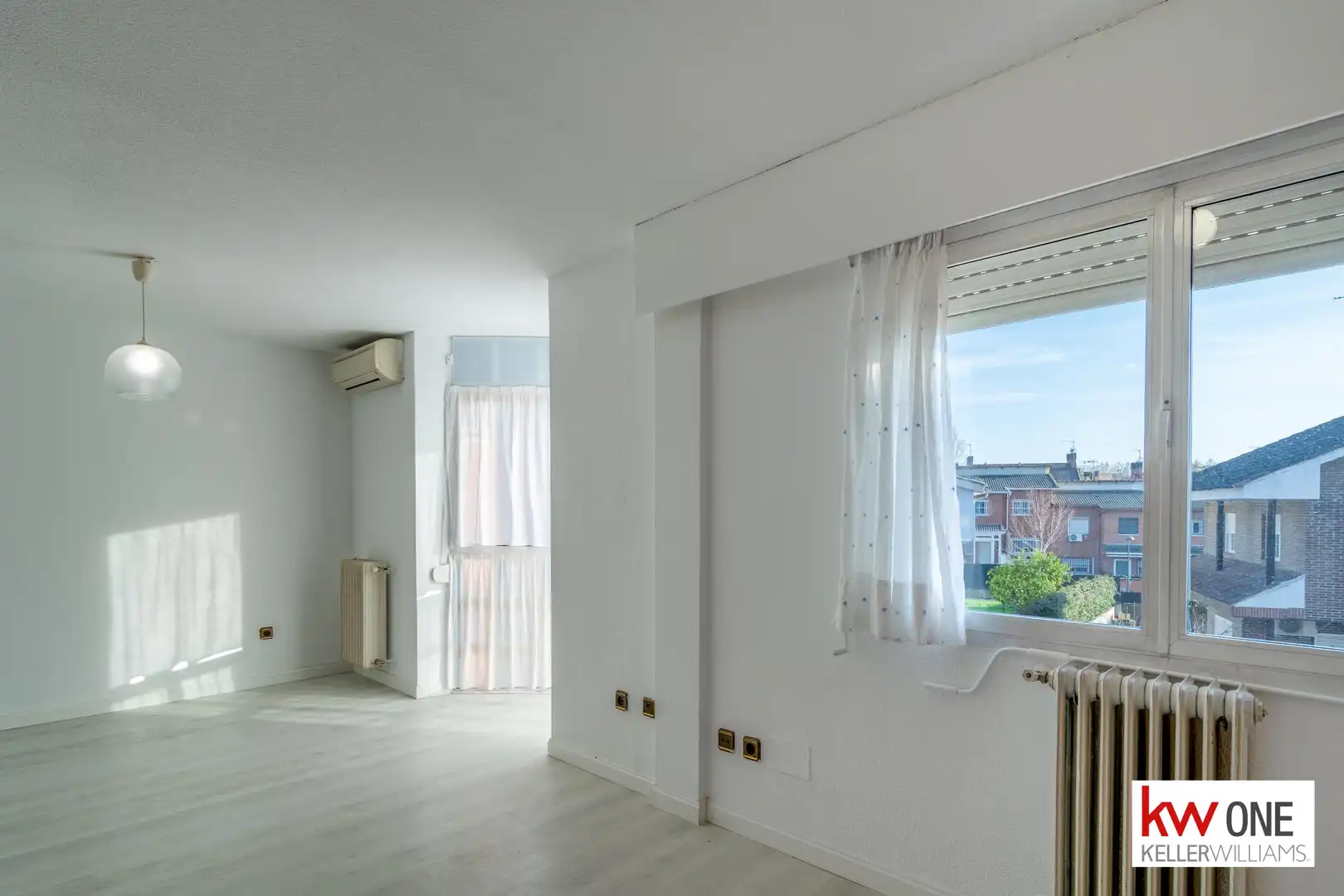 Habitación de Casa adosada de alquiler en Pozuelo de Alarcón con Aire acondicionado, Calefacción y Jardín privado
