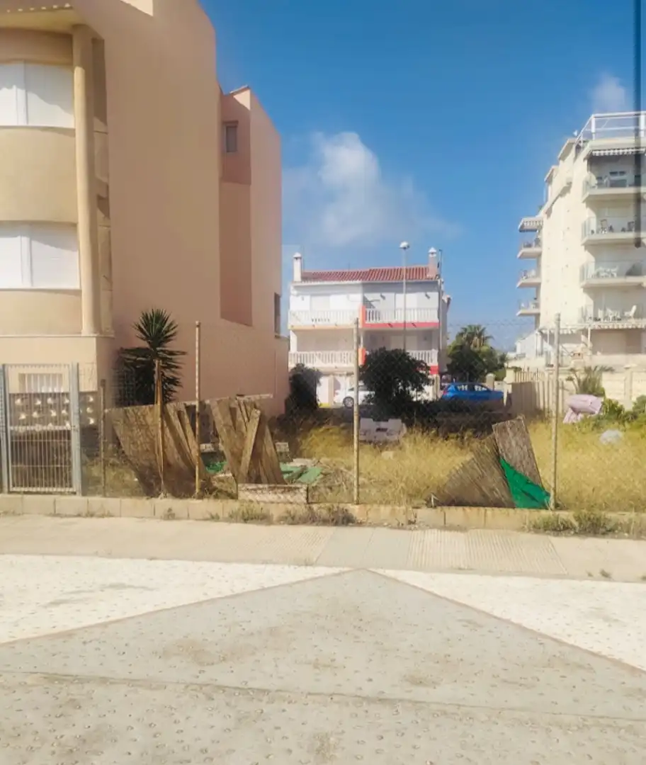 Terreno residencial en venta en Oliva Playa
