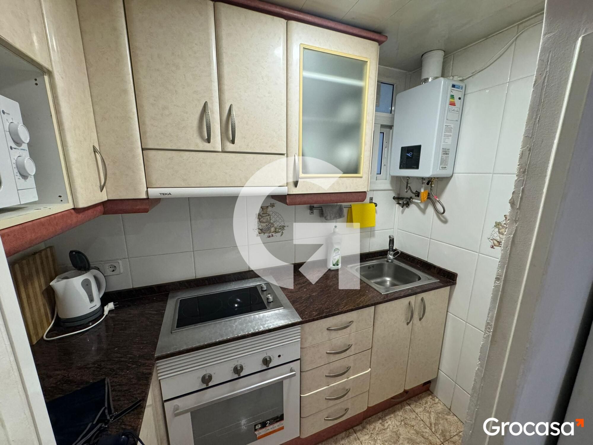 Kitchen of Flat for sale in L'Hospitalet de Llobregat  with Air Conditioner and Oven