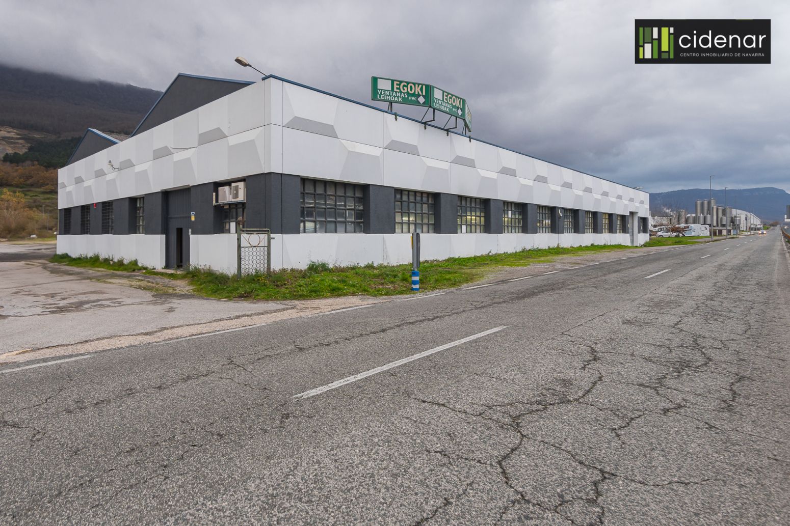 Vista exterior de Nau industrial en venda en Olazti / Olazagutía