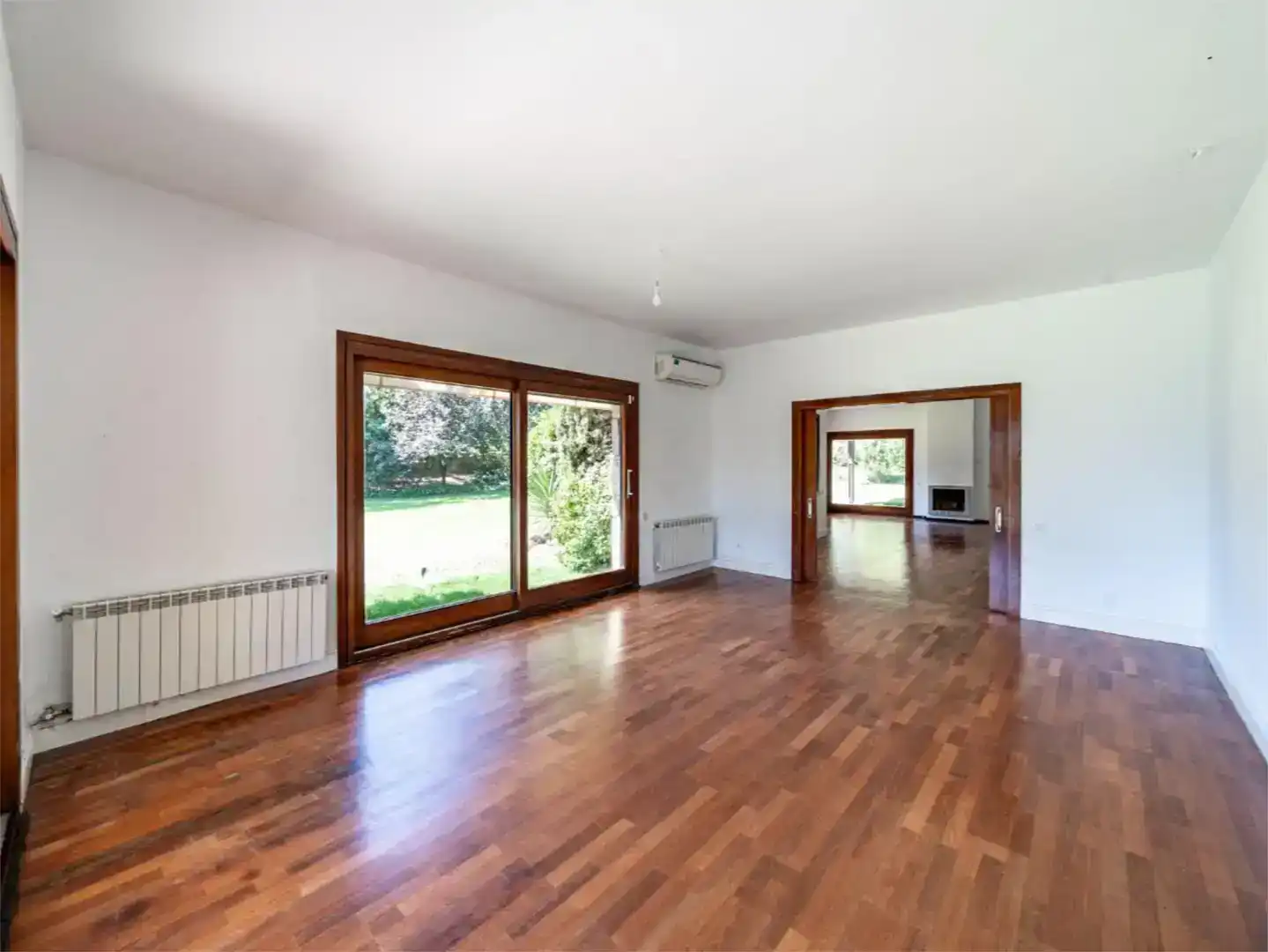 Sala d'estar de Casa o xalet en venda en Pozuelo de Alarcón amb Aire condicionat i Piscina