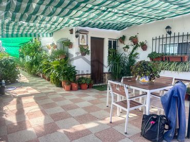Casa rústica amb jardí en venda a Bonanza - Avda de Huelva - Barrio Andalucia
