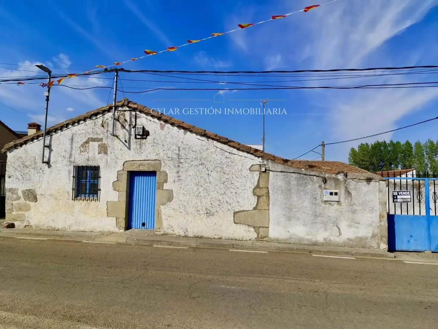 Exterior view of Houses for sale in Golpejas  with Storage room, Washing machine and Microwave