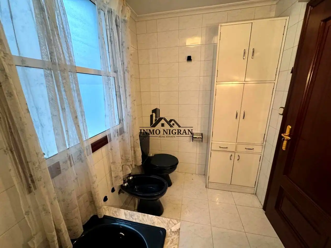Badezimmer von Wohnung zum Verkauf in Vigo  mit Heizung, Parkett und Abstellraum