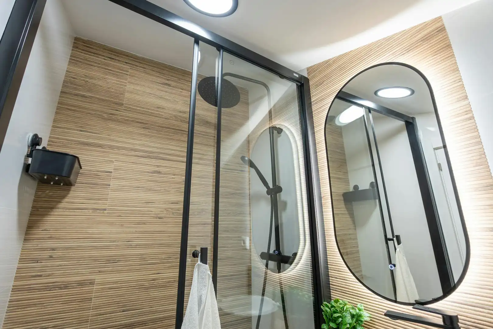 Baño de Piso de alquiler en Madrid con Aire acondicionado, Calefacción y Jardín privado