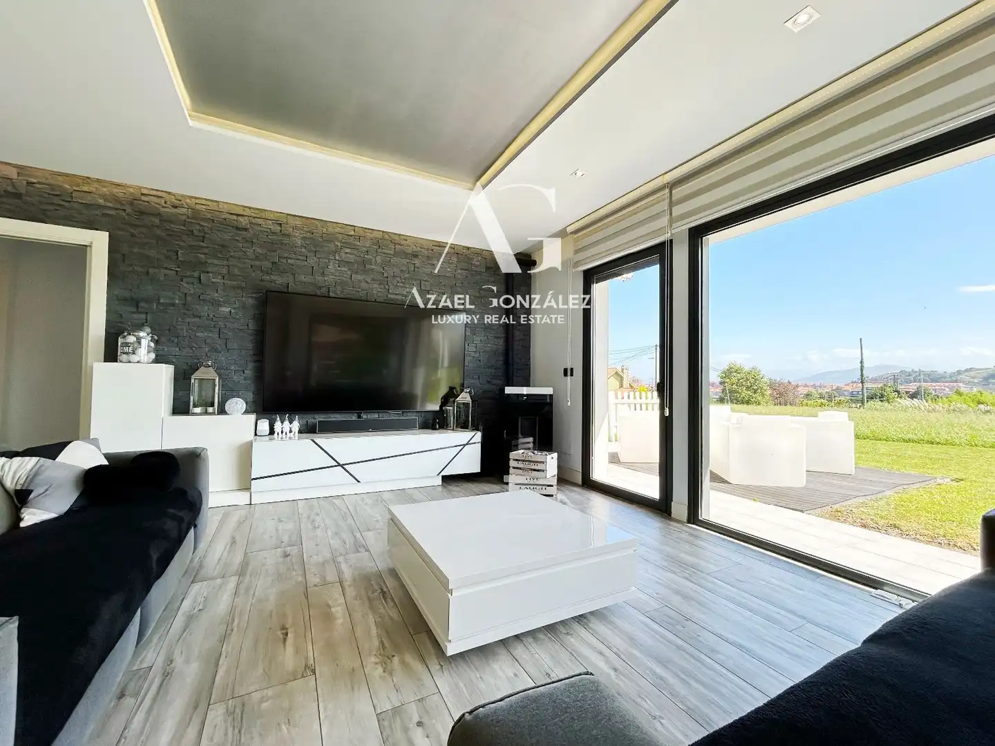 Living room of Houses for sale in Santander  with Heating, Private garden and Terrace