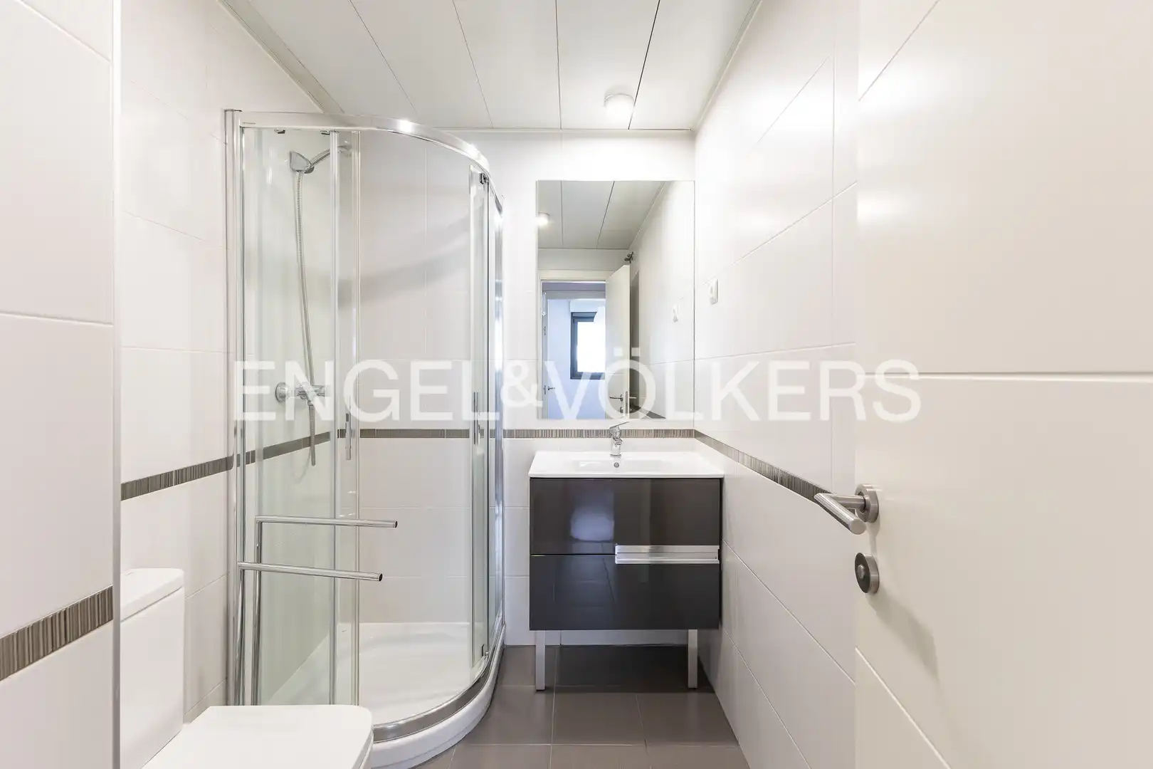 Baño de Piso en venta en Madrid con Aire acondicionado, Calefacción y Jardín privado