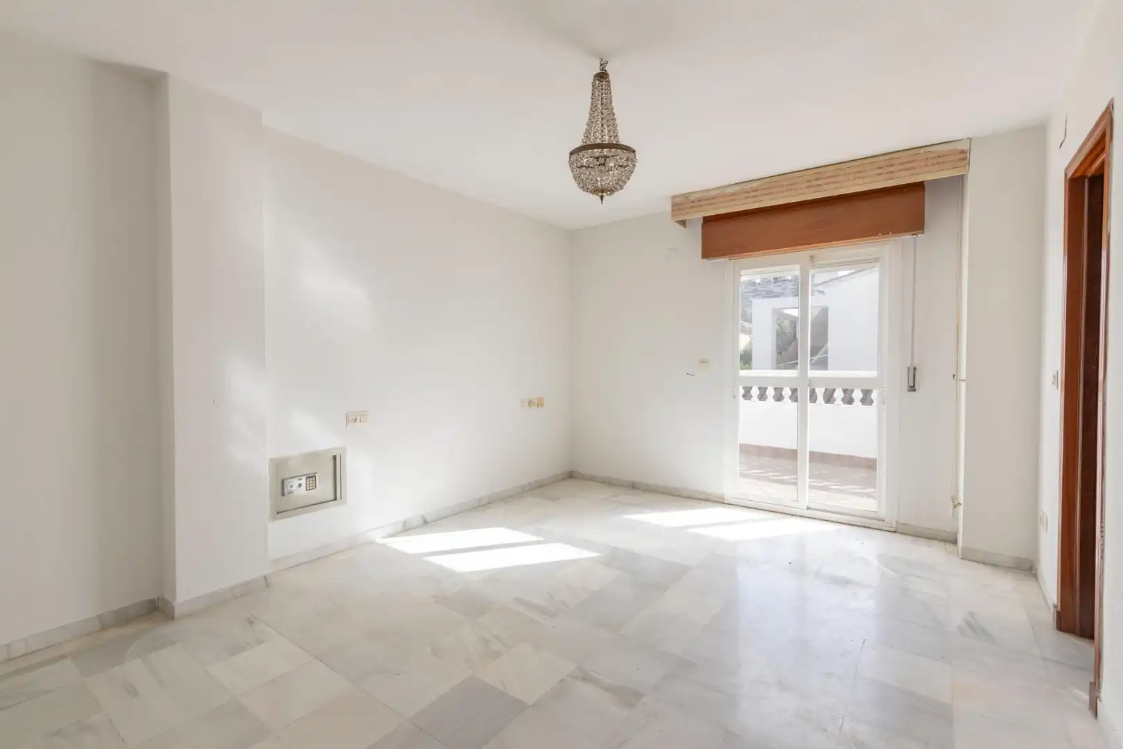Casa adosada en venta en Granada con Calefacción, Terraza y Trastero