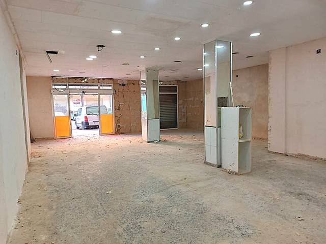 Local comercial en Alquiler en Carrer d'Oltà en Malilla