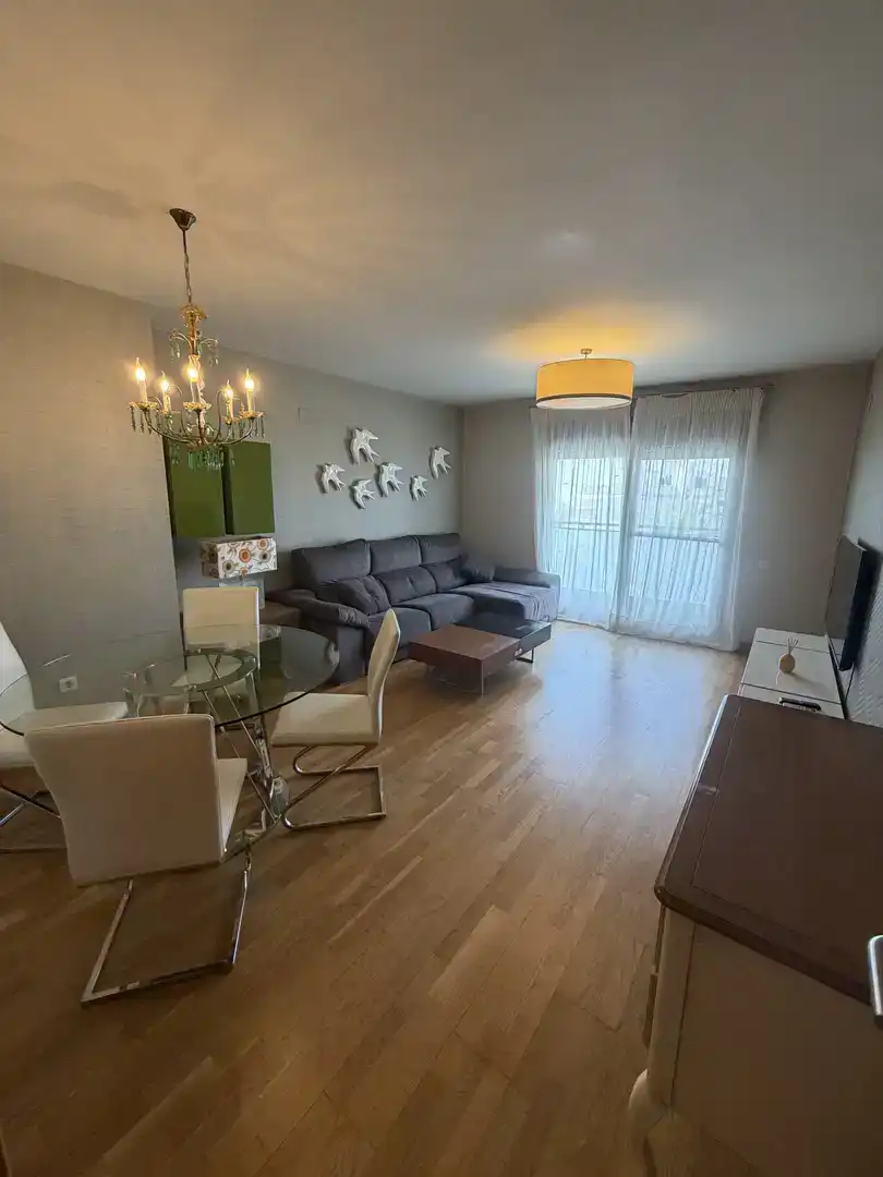 Wohnzimmer von Wohnung zur Miete in Jerez de la Frontera mit Klimaanlage, Schwimmbad und Balkon