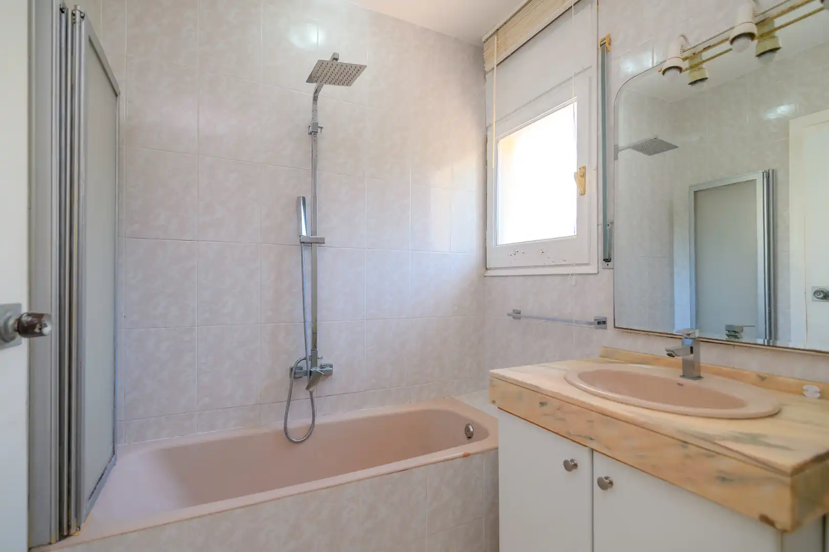 Baño de Casa o chalet de alquiler en Begues con Calefacción, Jardín privado y Terraza