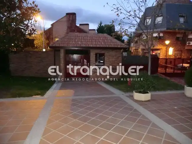 Jardín de Dúplex de alquiler en Majadahonda con Trastero, Piscina y Lavadora