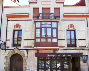 Vista exterior de Casa adosada en venda en Siero amb Parquet, Terrassa i Traster