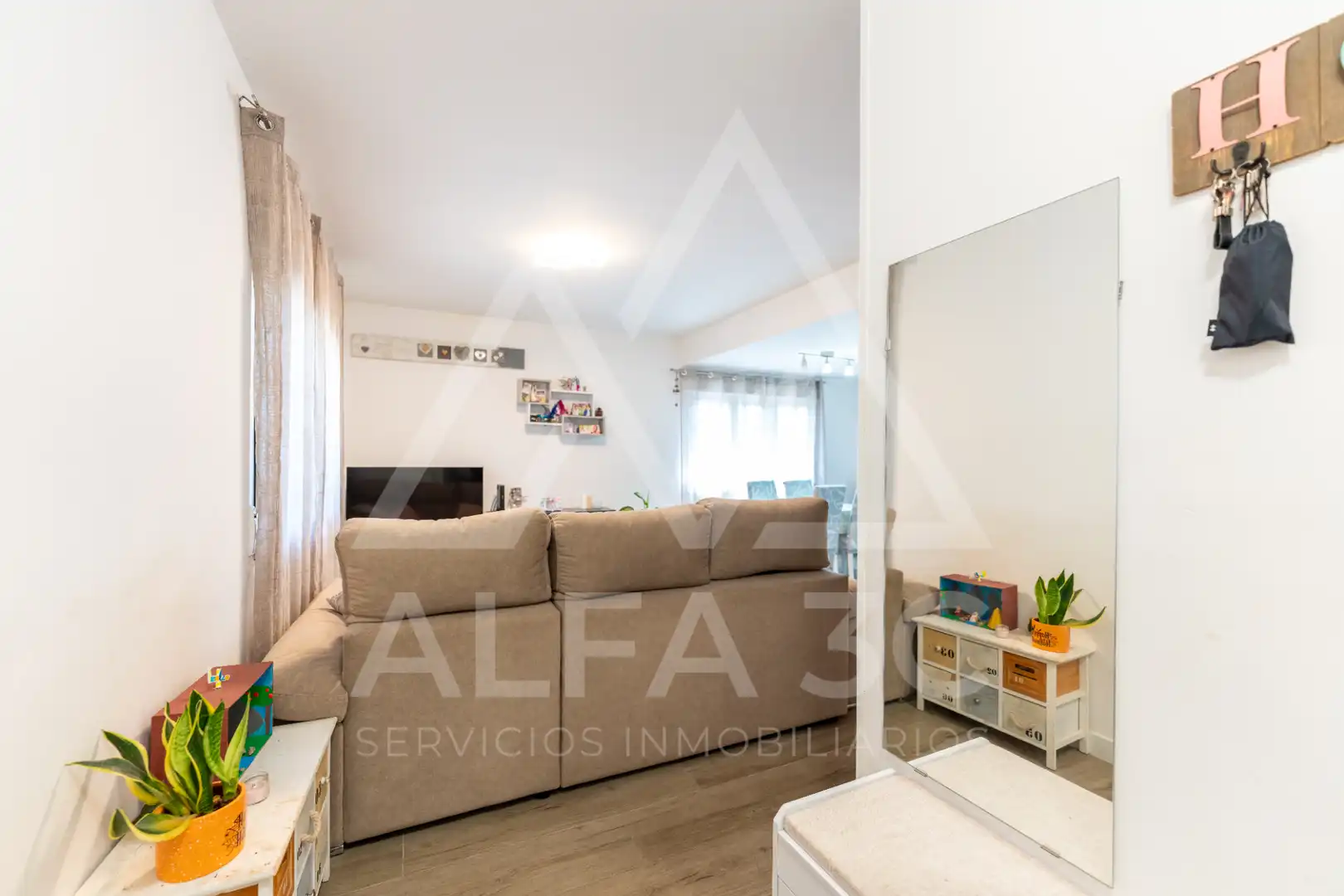 Sala d'estar de Casa adosada en venda en Pedrezuela amb Jardí privat, Terrassa i Traster