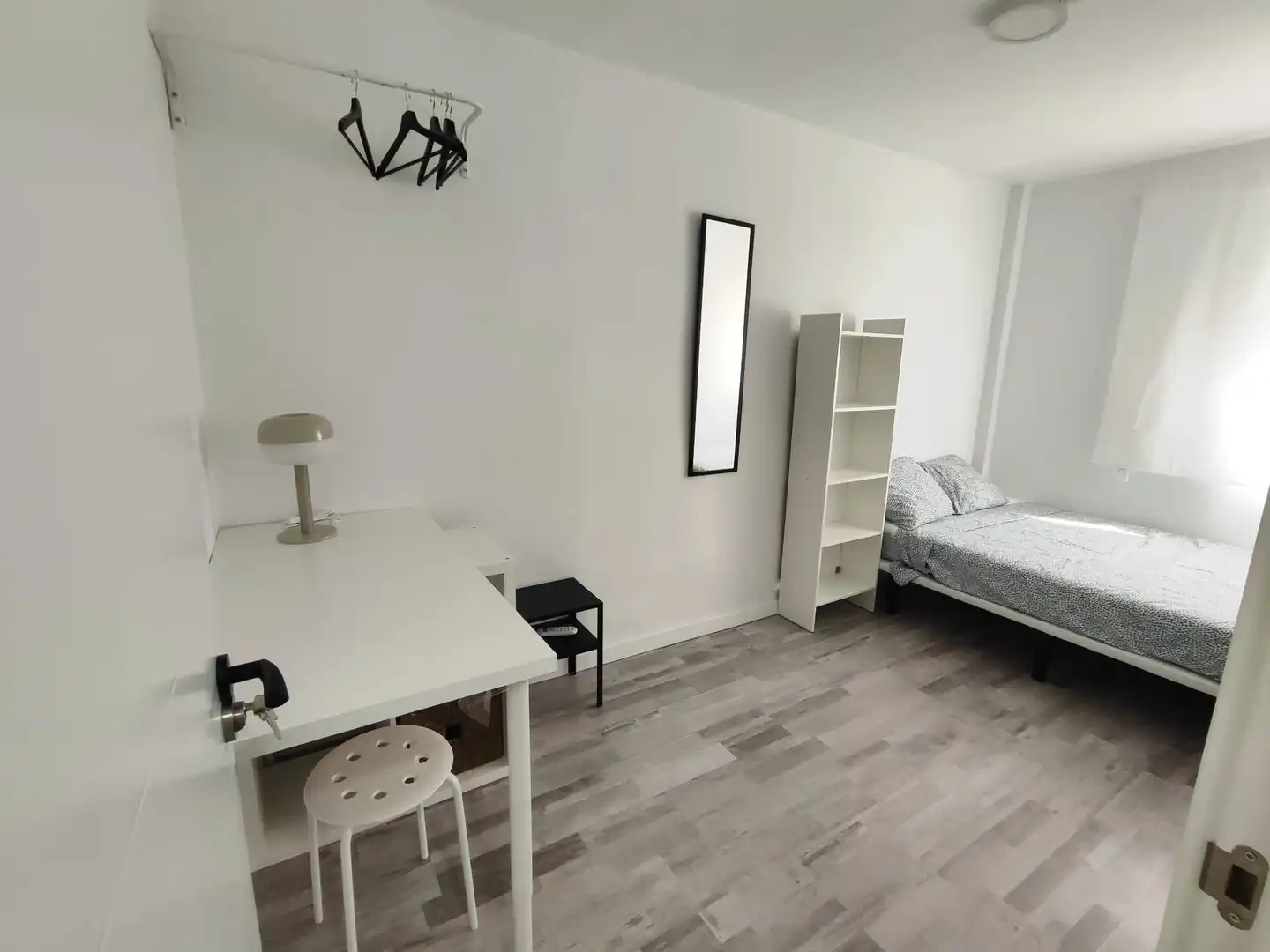 Flat for rent in Calle Barca, Parque Victoria Eugenia