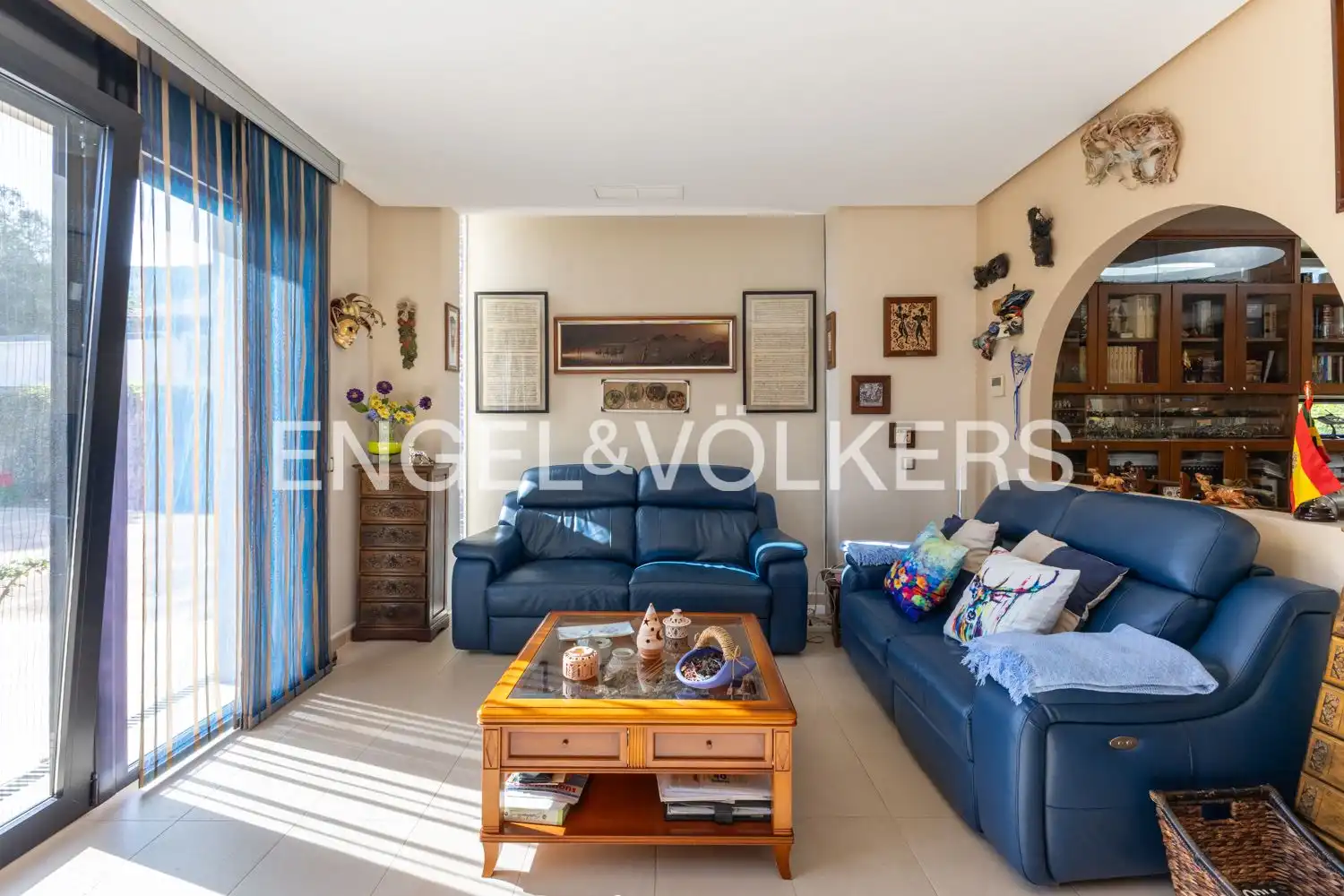 Living room of Houses for sale in Gilet  with Air Conditioner, Heating and Private garden