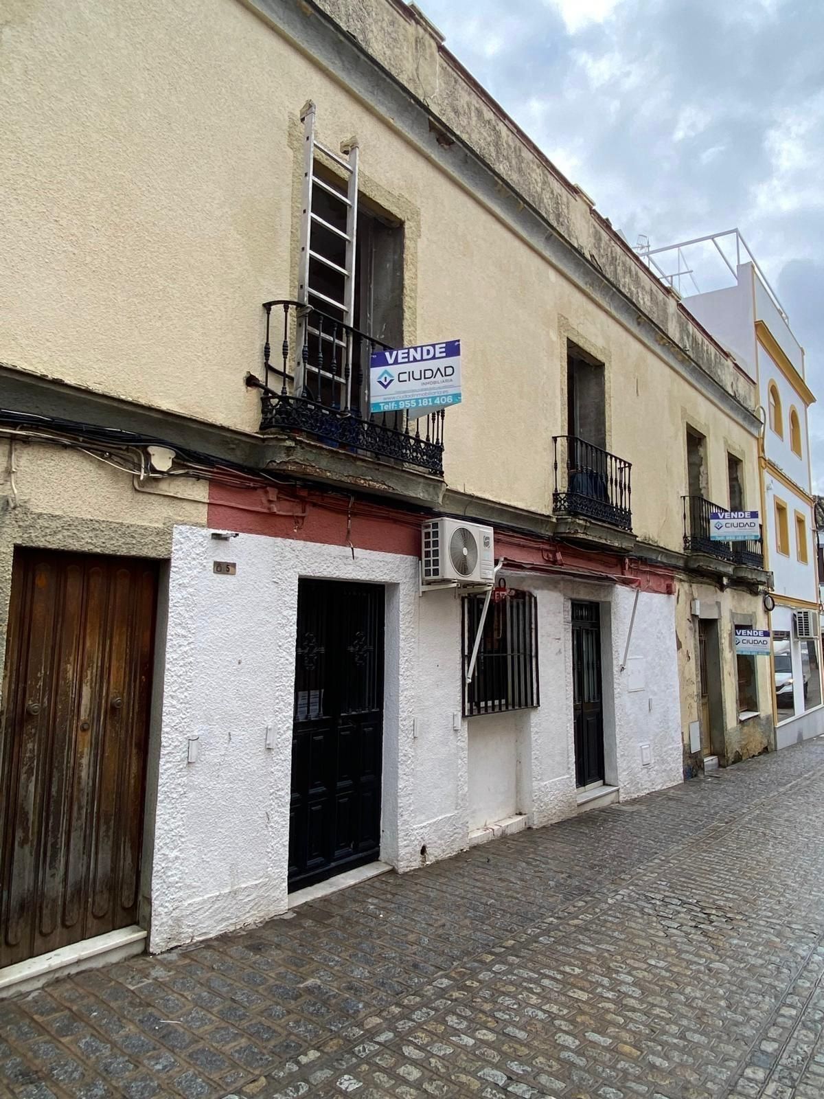 Vista exterior de Pis en venda en Morón de la Frontera amb Terrassa