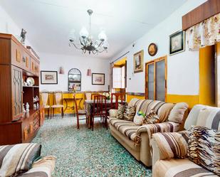 Sala d'estar de Casa adosada en venda en Casarabonela amb Terrassa