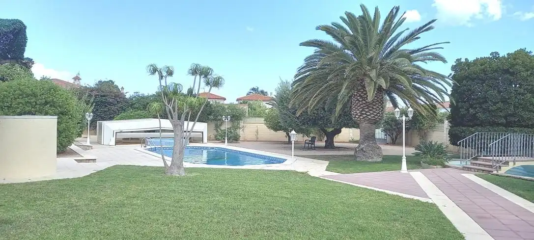 Piscina de Casa o xalet en venda en Mont-roig del Camp amb Aire condicionat, Calefacció i Jardí privat