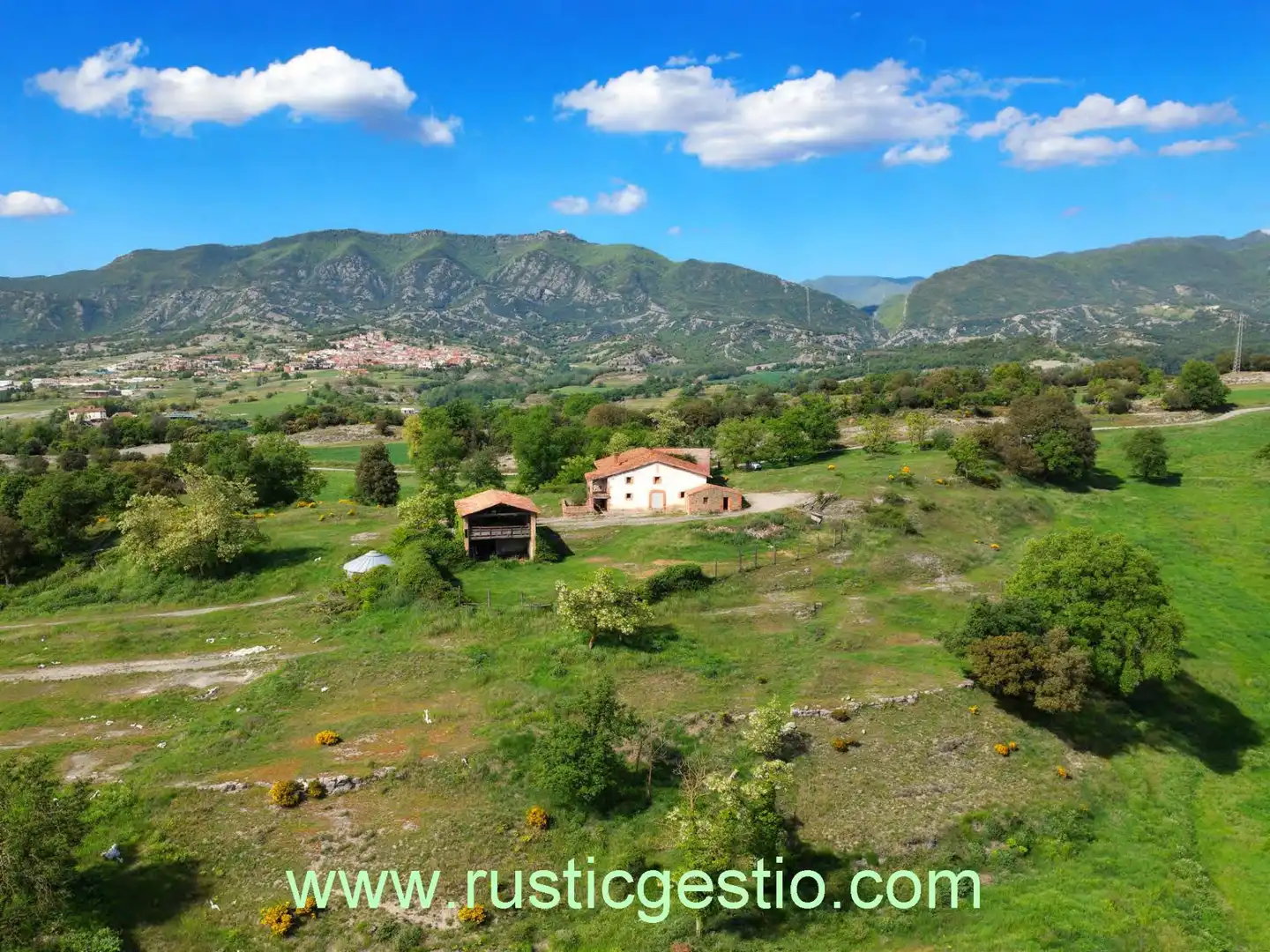 Finca rústica en venta en Sant Pere de Torelló con Jardín privado