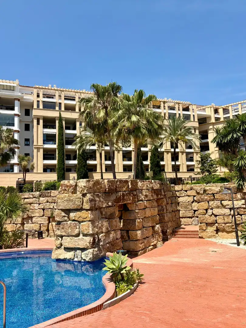 Außenansicht von Wohnungen zum Verkauf in Marbella mit Klimaanlage, Heizung und Terrasse