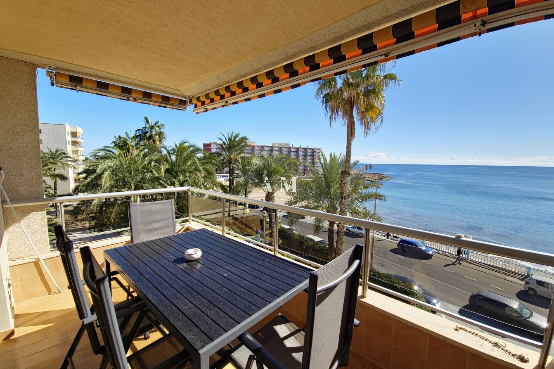 Terraza de Apartamento de alquiler en Torrevieja con Aire acondicionado, Calefacción y Piscina