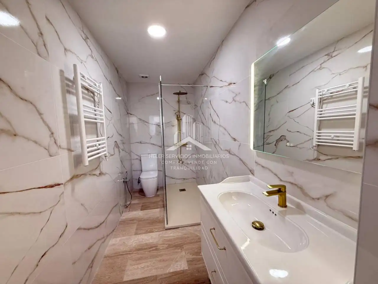 Baño de Piso en venta en Castellón de la Plana / Castelló de la Plana con Aire acondicionado, Calefacción y Alarma