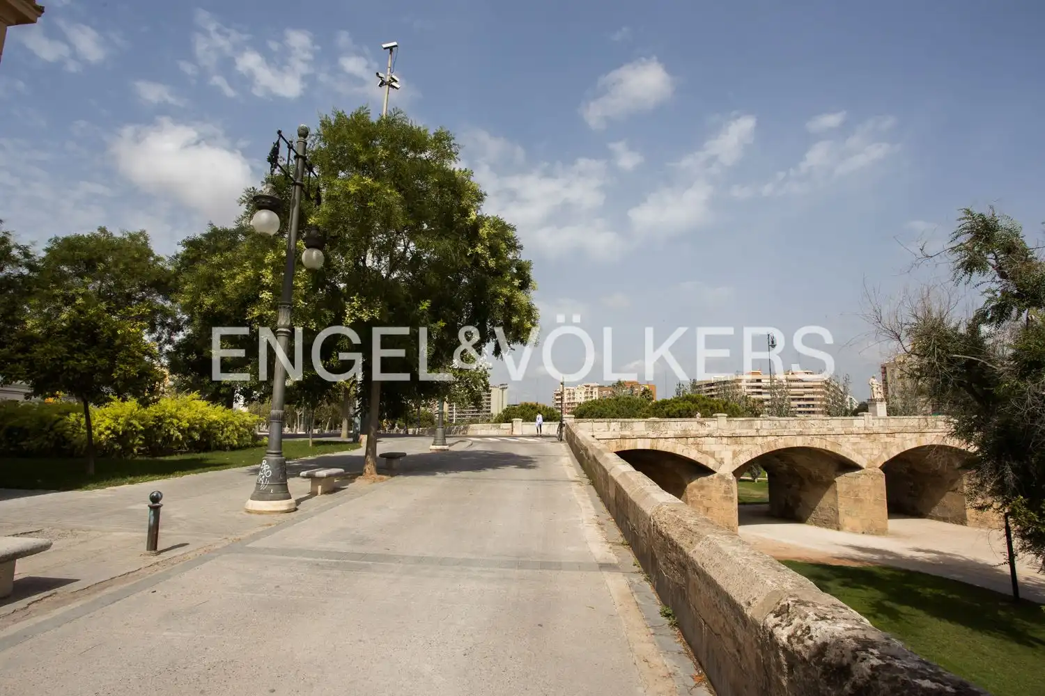 Exterior view of Flat for sale in Valencia  with Air Conditioner and Heating