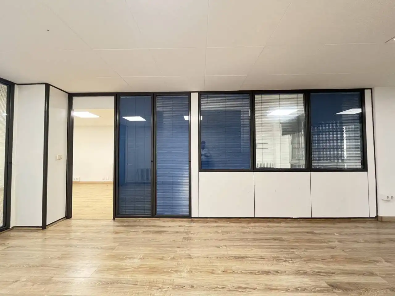 Büro zur Miete in Barcelona mit Klimaanlage, Heizung und Alarm