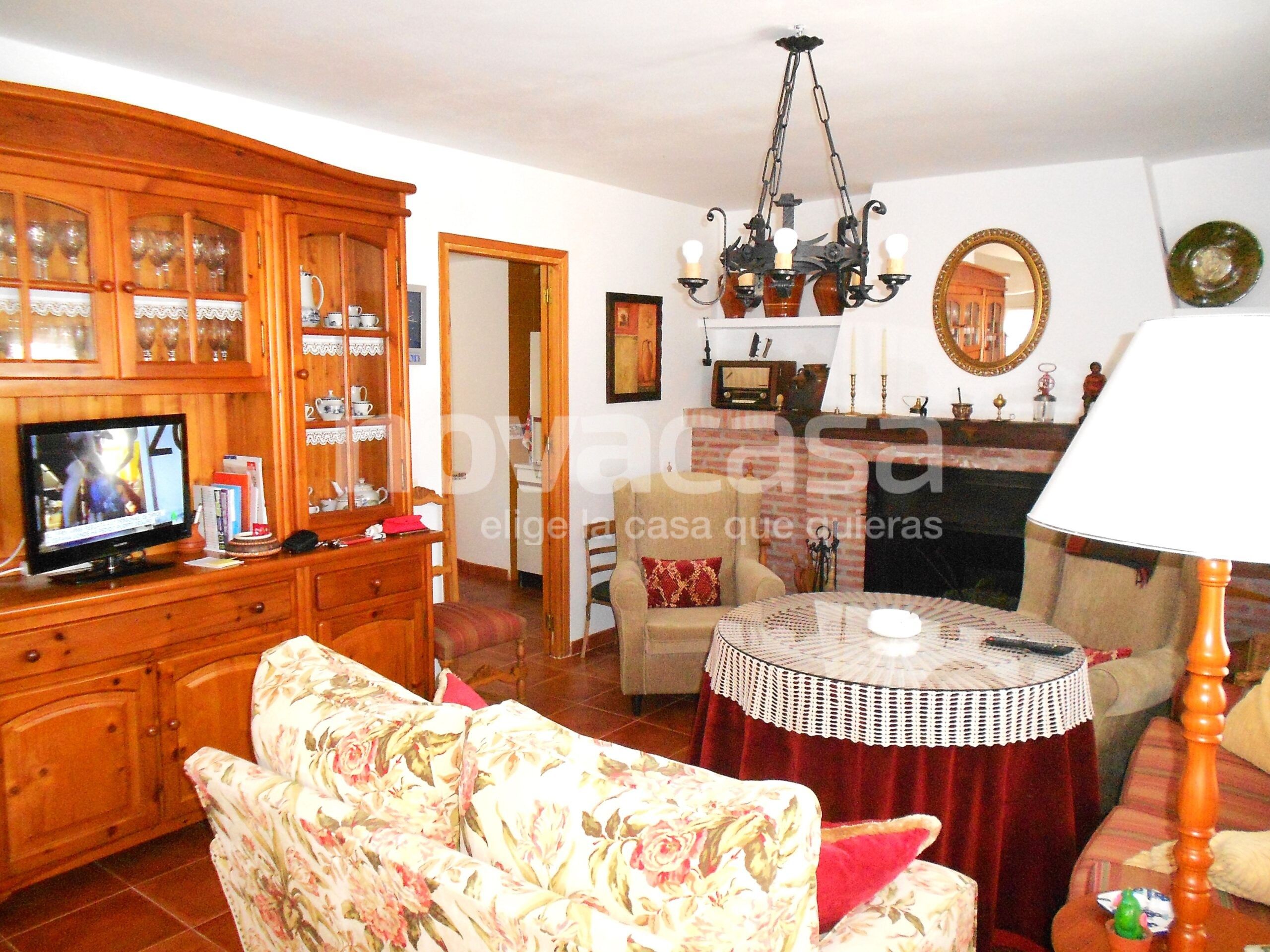 Sala d'estar de Finca rústica en venda en Masegoso amb Jardí privat