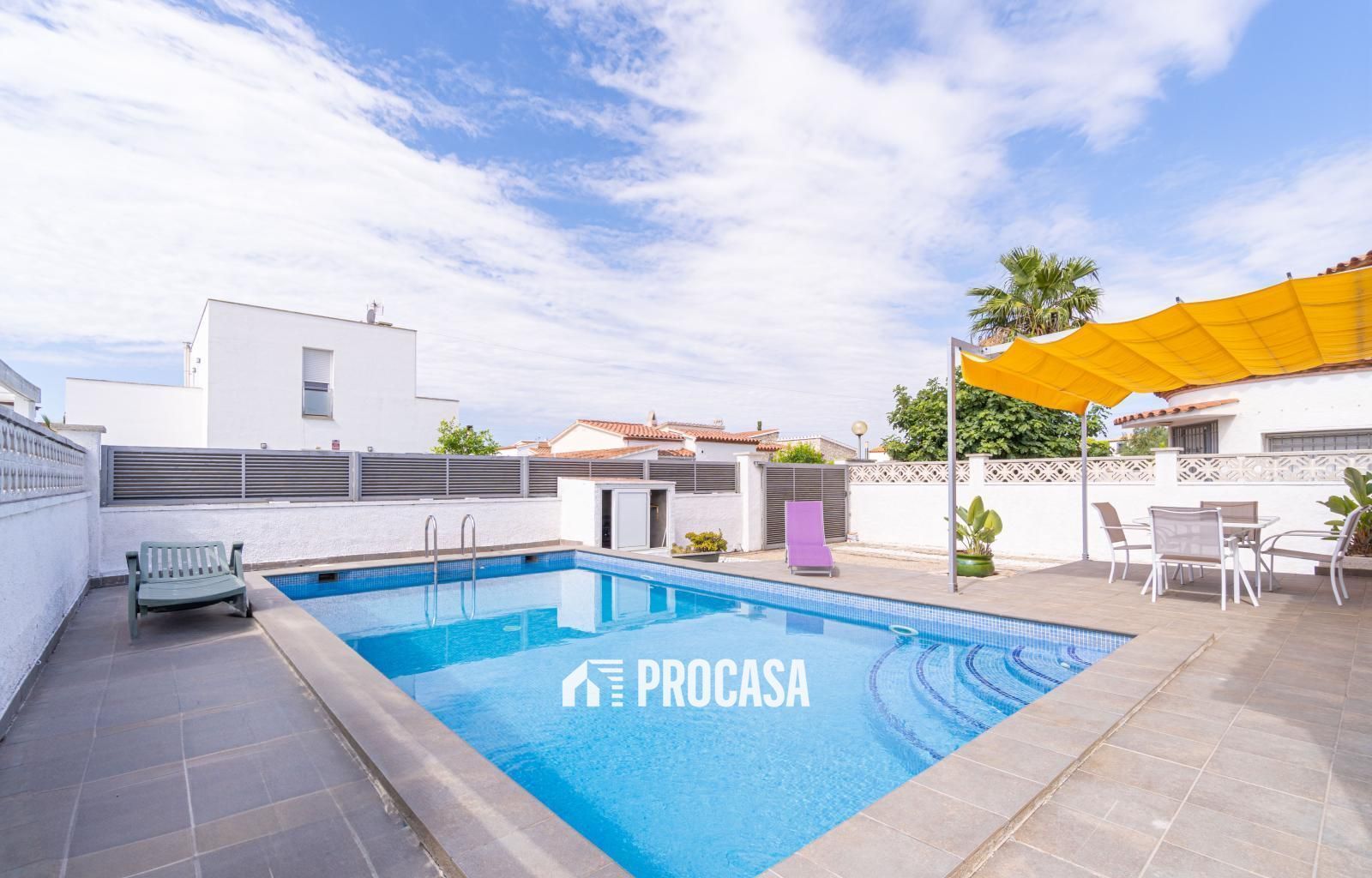 Swimming pool of House or chalet for sale in Roses  with Air Conditioner, Heating and Swimming Pool