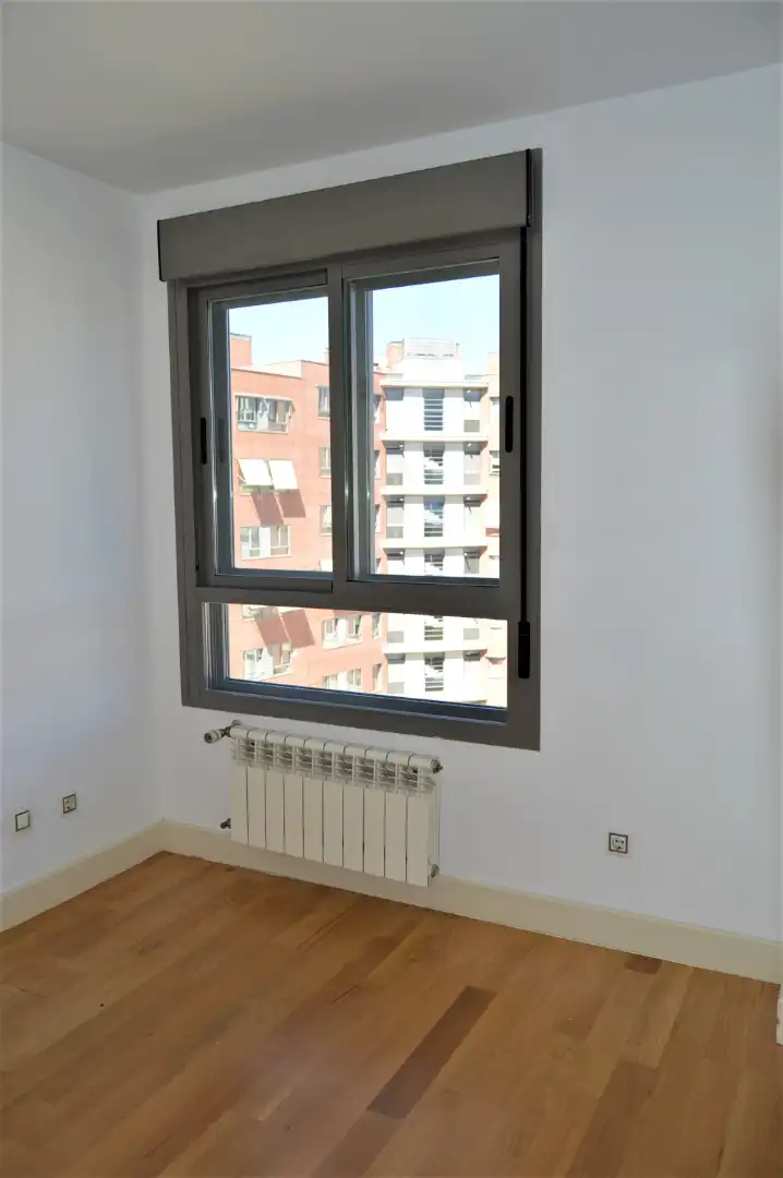Schlafzimmer von Wohnung zur Miete in Madrid mit Klimaanlage, Heizung und Parkett