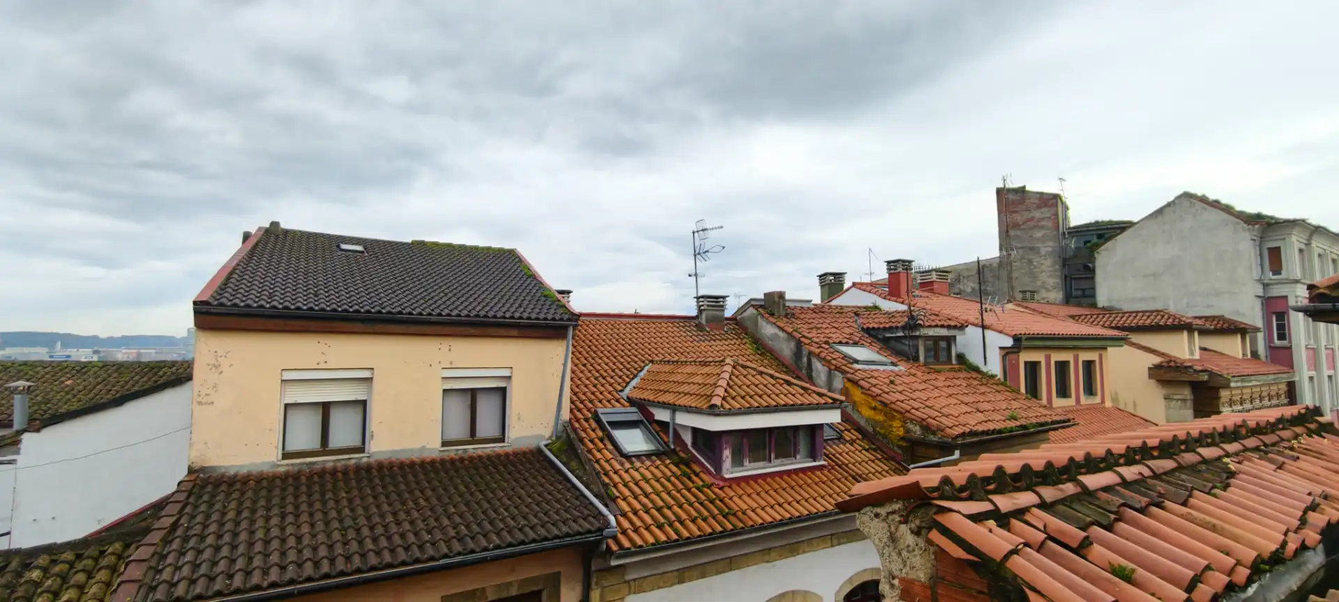 Vista exterior de Piso en venta en Avilés con Calefacción y Parquet