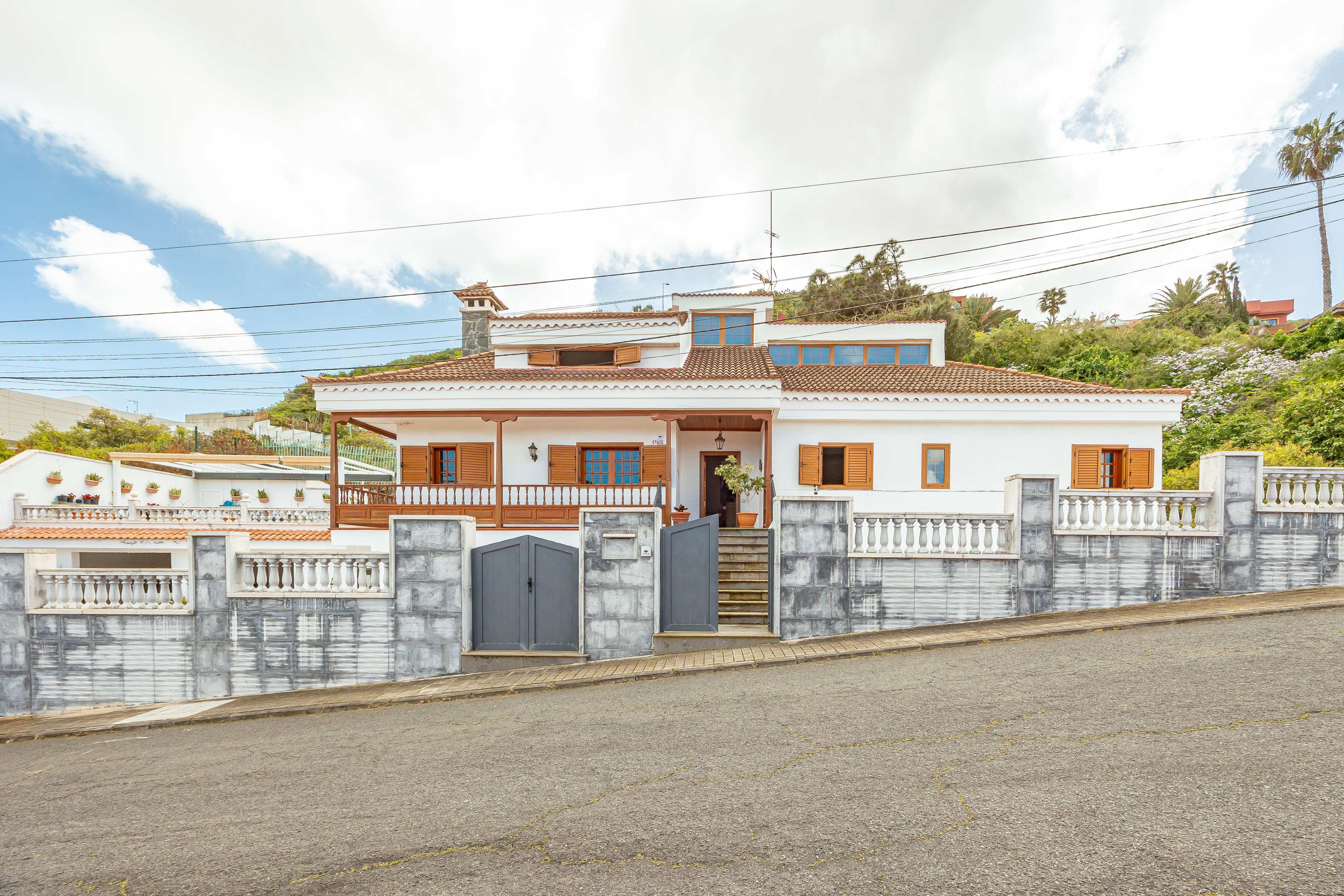 Vista exterior de Casa o chalet en venta en Las Palmas de Gran Canaria con Aire acondicionado, Jardín privado y Terraza