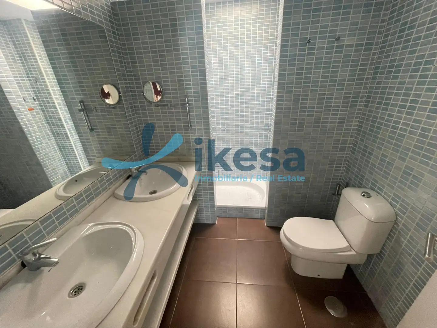 Bany de Casa o xalet en venda en Espartinas amb Jardí privat, Piscina i Piscina comunitària