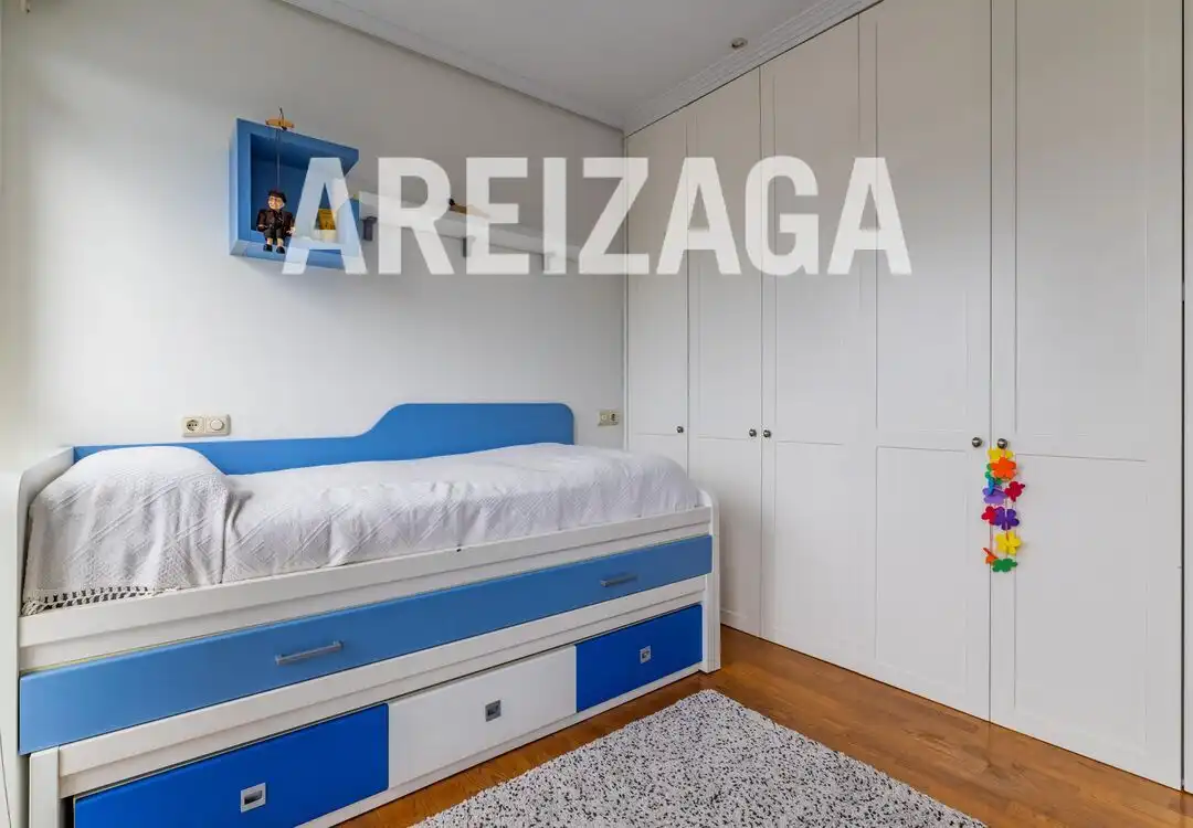 Habitación de Piso en venta en Donostia - San Sebastián  con Calefacción, Terraza y Trastero